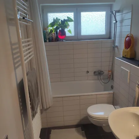 Bequeme Wg-schlafcouch Fuer 2 In Rheinnaehe * 科隆